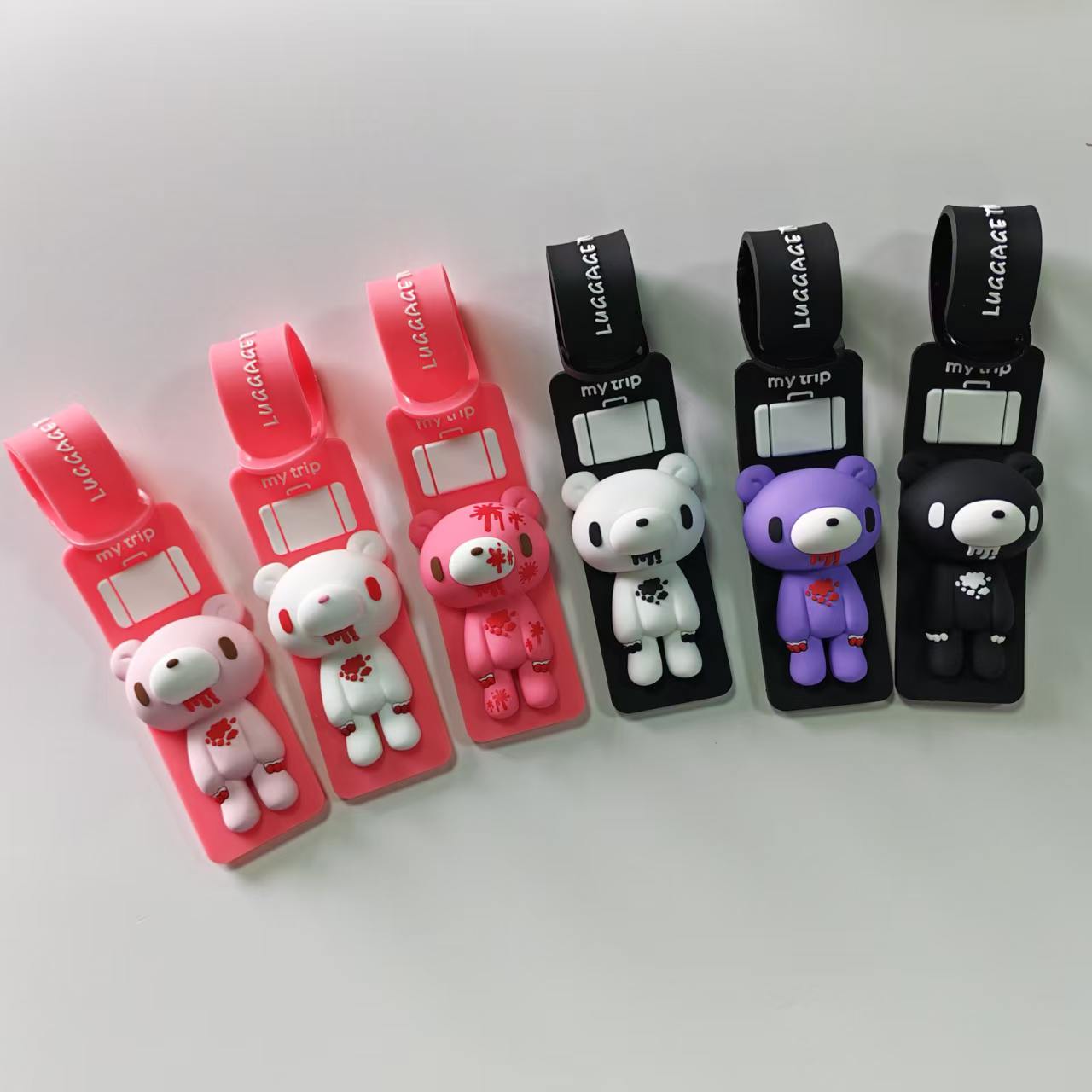Travel Accessories List - Urocza silikonowa zawieszka do bagażu z