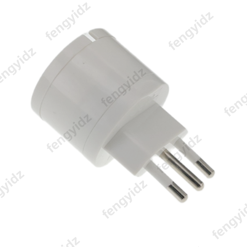 3 SZT. Adapter podróżny 1500W  – Travel Accessories Europe recenzja i cena