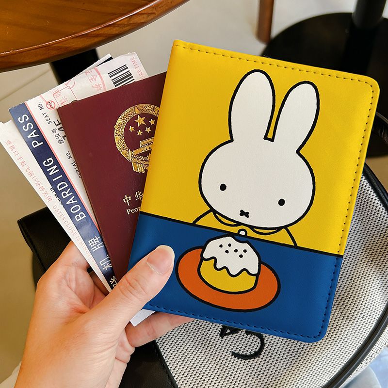 Uroczy etui na paszport Miffy, – Travel Accessories Overseas recenzja i cena