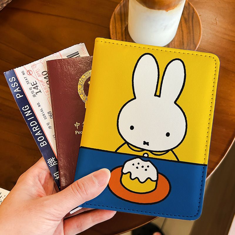 Uroczy etui na paszport Miffy, – Travel Accessories Overseas recenzja i cena